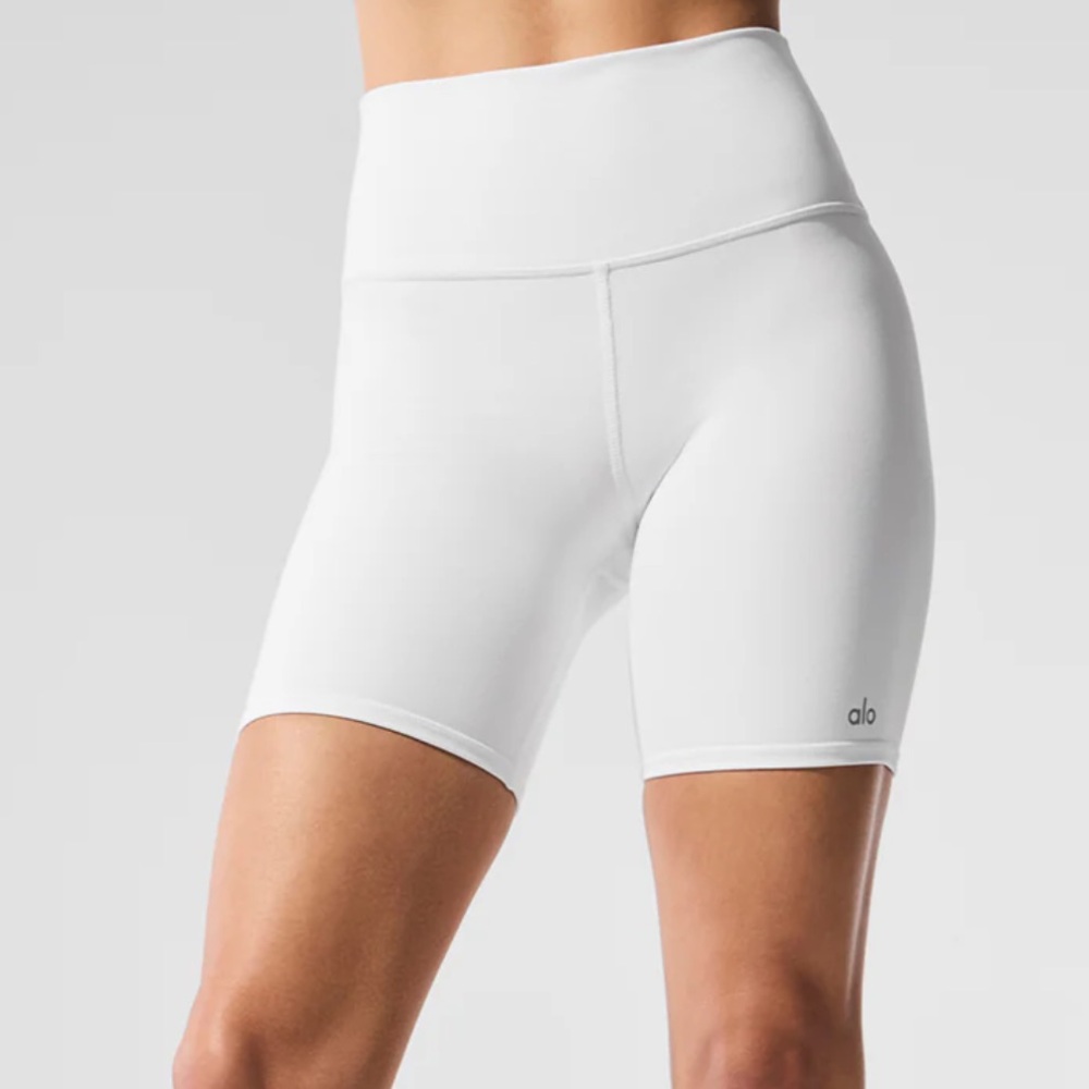 ALO 7" High-Waist Biker Short - Picture 2 of 5